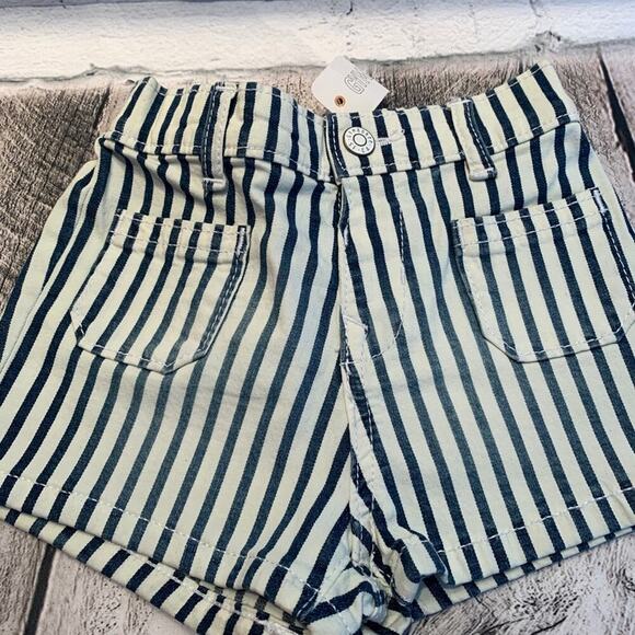 GYMBOREE Girl’s NWT Blue/White Stripe Faded Jeans Shorts / Size: 12-18 Months - Picture 2 of 6